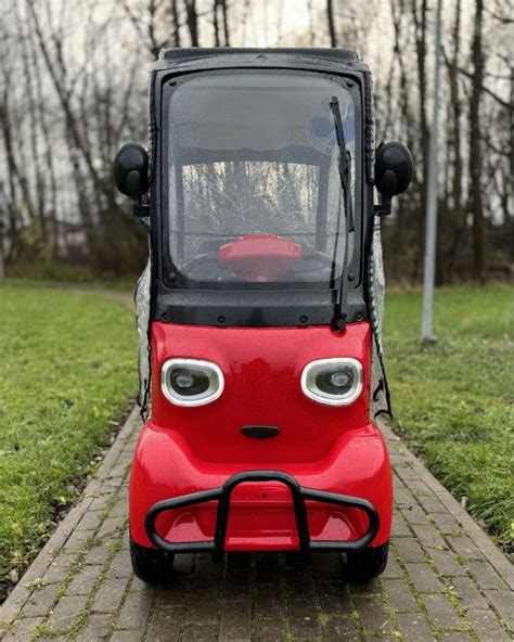 Elektrinis motoroleris su saulės baterijomis