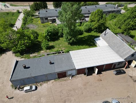 scheminis garažų kompleksas su daugiabučiais namais