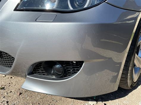 Automobilio galinio bamperio remontas po įbrėžimų ir skilimų