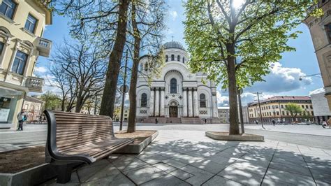 Kauno senamiesčio nuotrauka su moderniais elementais
