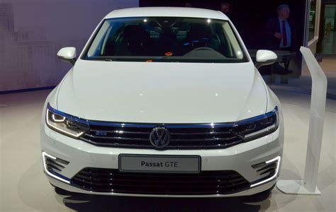 Infographic of Passat B8 engine options and power ranges
