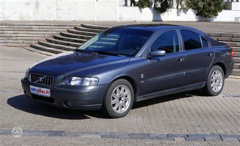 Volvo S60 pirmosios kartos modelio nuotrauka