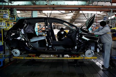 Grafikas, iliustruojantis skirtingų automobilių gamintojų garantijų trukmę ir ridą