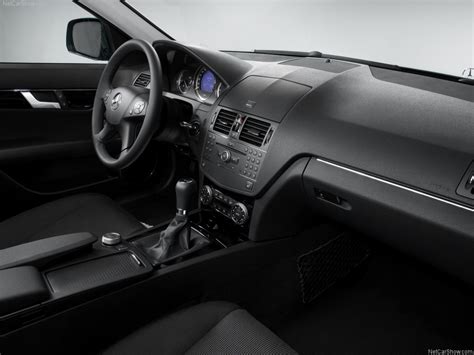 Tematinė nuotrauka: Mercedes-Benz C klasės salonas