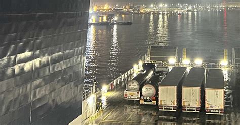 schema apibūdinanti traukinių susidūrimą ir benzino cisternos pažeidimą