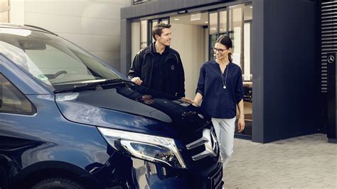 Teminė nuotrauka, vaizduojanti automobilių detales ir servisą