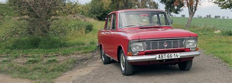 Istorinė nuotrauka su Moskvič-412 automobiliu