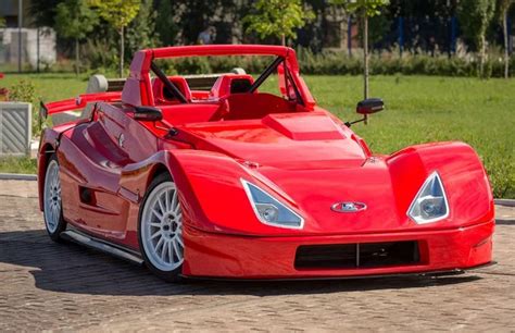 Vizualizacija, rodanti lenktyninį automobilį Lada Revolution 3