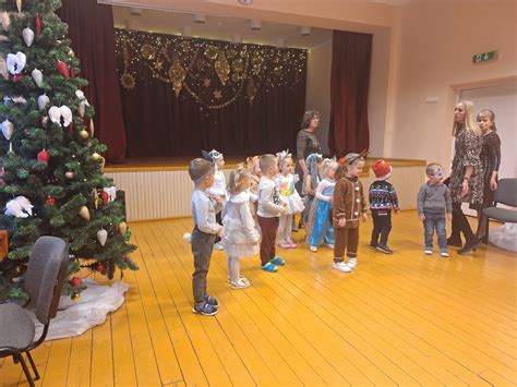 Mokyklos choro pasirodymas per Kalėdų „Giesmių rytmetį“