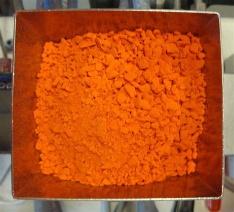 Vizualizacija miltelinio dažymo proceso etapų: paruošimas, dažymas milteliais, kaitinimas krosnyje