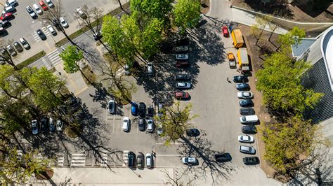 Miesto parkavimo infrastruktūros schema, rodanti automobilių srautus ir aikšteles
