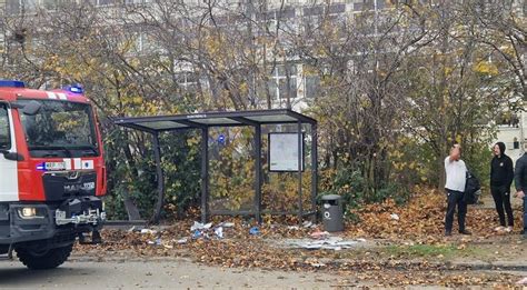 Teminė nuotrauka su automobilių turgumi ir žmonėmis