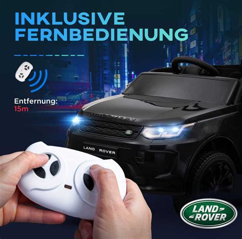 Automobilis su gamykliniais LED žibintais, važiuojantis keliu
