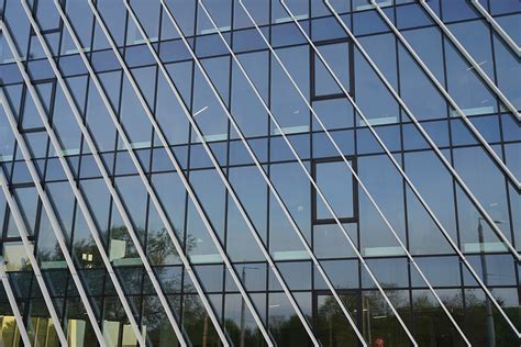 Schema, iliustruojanti šoninio veidrodėlio stiklo tvirtinimą su šildymo elementais