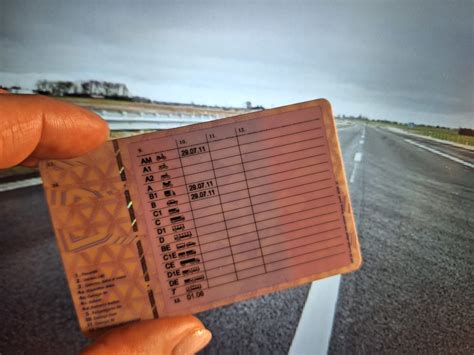 Infografika su vairuotojo pažymėjimo kategorijų paaiškinimais