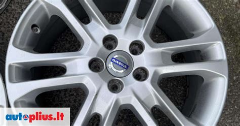 Volvo XC60 su R18 ratais ir išskirtinio dizaino lengvojo lydinio ratlankiais