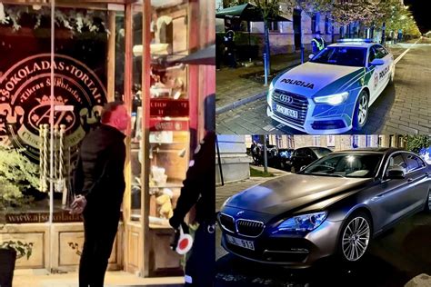 Teminė nuotrauka: Vairuotojas su švariu automobiliu ir mandagiai bendraujantis su keleiviu