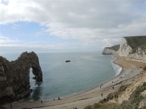 Schema, iliustruojanti kelionės į Angliją automobiliu kaštų komponentus: degalai, keltas/tiltas, kelių mokesčiai, automobilio nusidėvėjimas.