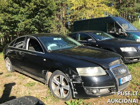 Tematinė nuotrauka: apgadintas automobilis aukcione