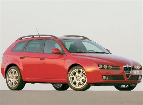 Alfa Romeo 159 sedano ir Sportwagon nuotrauka