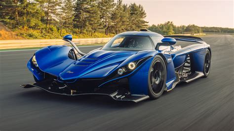 Teminė nuotrauka: Praga Bohema superautomobilis trasoje