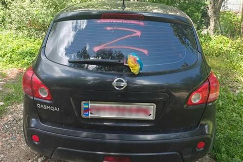 tematinė nuotrauka: stilingas automobilis su personalizuotais valstybiniais numeriais