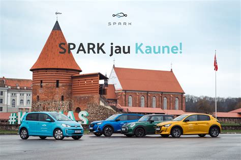 Įmonės automobilių parko nuotrauka su VW UP! ir kitais modeliais