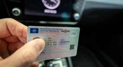 Infografika: Vairuotojo pažymėjimo įgijimo etapai „Regitroje“