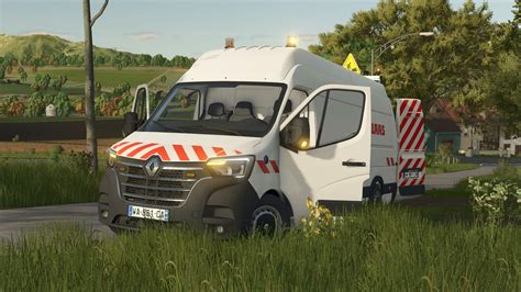 Teminė nuotrauka su „Renault Master“ furgonu miesto aplinkoje