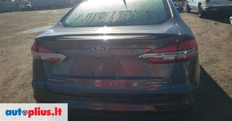 Vaizdas su Ford Mondeo automobiliu.