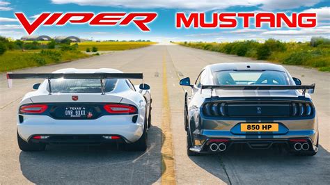 Koliazas iš automobilių su gyvūnų pavadinimais: Ford Mustang, Dodge Viper, Plymouth Barracuda, Volkswagen Beetle, Ford Puma
