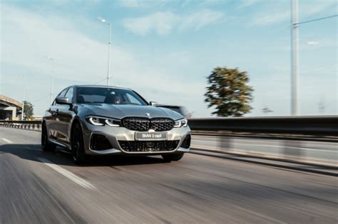 Inforgrafika, iliustruojanti BMW Dynamic Drive veikimą posūkyje