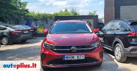 Volkswagen visureigis važiuojantis bekele arba snieguotu keliu