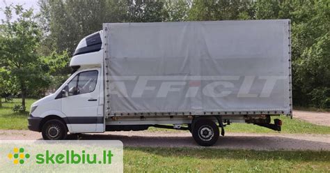 Tentinio mikroautobuso, važiuojančio tarpmiestiniu maršrutu, nuotrauka