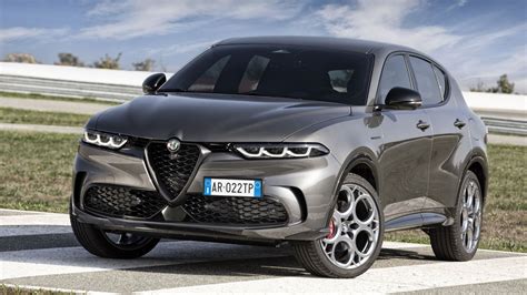 Alfa Romeo Tonale kompaktinio krosoverio nuotrauka