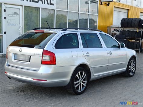 Infografika: Skoda Octavia 2012 ratlankių tvirtinimo taškų išdėstymas ir centrinės skylės skersmenų svarba