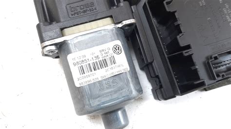 VW Passat B5 durų vidaus vaizdas su stiklo pakėlėjo mechanizmu