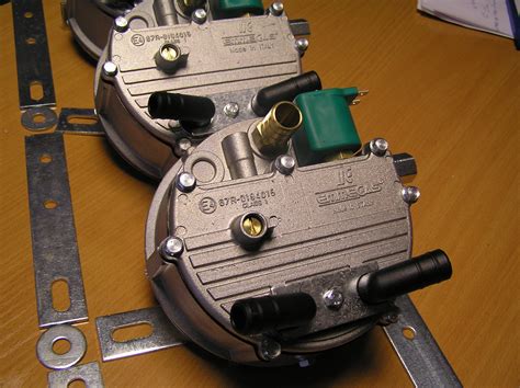 Mechanikas keičiantis dujų reduktorių automobilyje