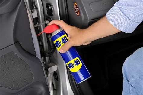 Teminė nuotrauka, vaizduojanti nešiojamą kompresorių automobilyje