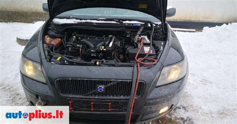 Tematinė nuotrauka: automobilis Volvo V50, degalų pylimo stotis, kuro sanaudų matuoklis