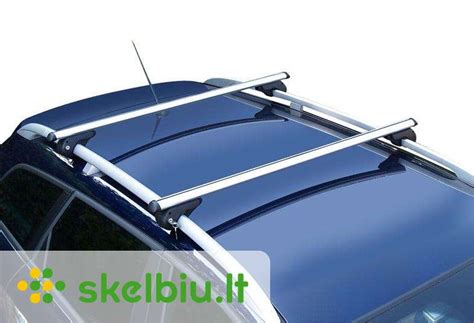 Stogo skersiniai, sumontuoti ant Subaru Legacy automobilio, vežantys bagažą