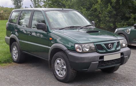 Tematinė Nissan Terrano II nuotrauka bekelėje