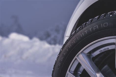 Nokian Tyres inžinieriai atliekantys padangų testavimą ekstremaliomis žiemos sąlygomis