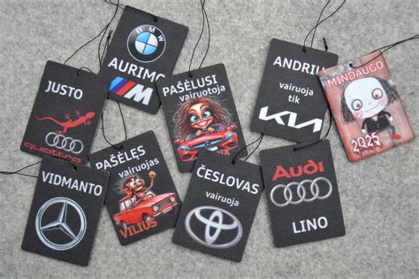 iliustracija su įvairių dydžių ir tipų automobilio ratlankiais