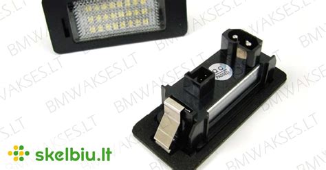 BMW E46 su LED numerių apšvietimu ir be jo palyginimas