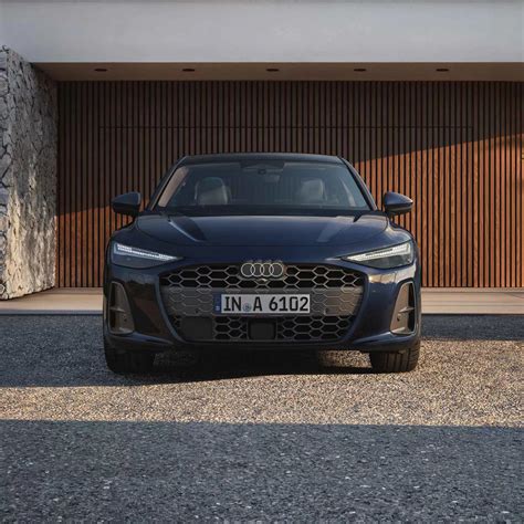Mazda 3 automobilio galinės dalies ir šono vaizdas