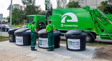 Modernus Ecoservice šiukšliavežis veikiantis mieste