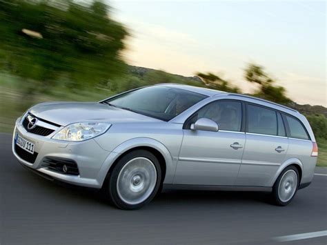 Opel Vectra C sedan, hečbeko ir universalo (Caravan) versijos