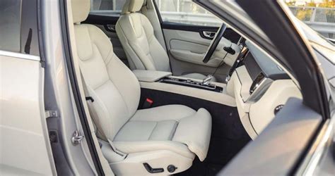 Volvo V50 interjero nuotrauka su prietaisų skydeliu ir sėdynėmis