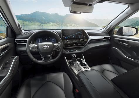 Toyota C-HR salono interjeras ir išmaniosios technologijos